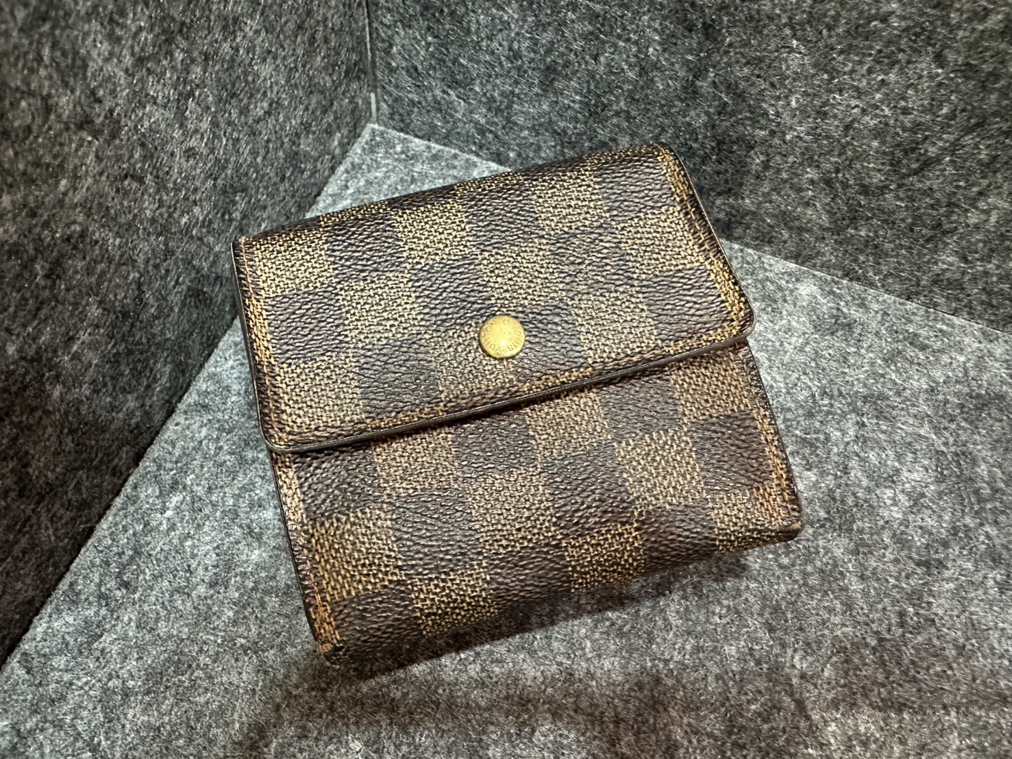 LV　財布